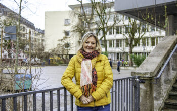 Anja Berger vor Sankt Anna