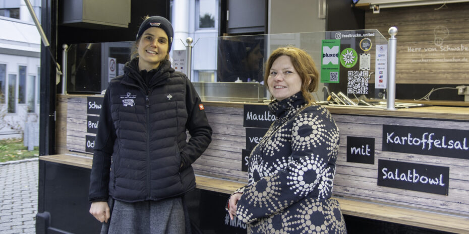 Franziska Weidner, Geschäftsführerin von Foodtrucks United zusammen mit der Stadträtin Gudrun Lux