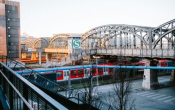 Aufnahme von der S-Bahn-Haltestelle an der Hackerbrücke